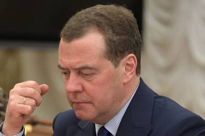 Медведев заявил о риске третьей волны коронавируса