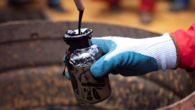 Добыча нефти в Венесуэле упала до минимума за 80 лет