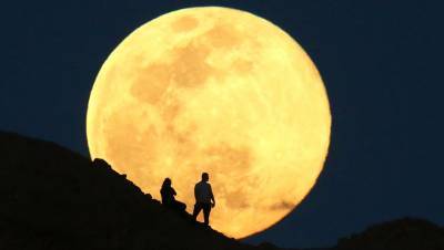 Значительно моложе: эксперты назвали настоящий возраст Луны