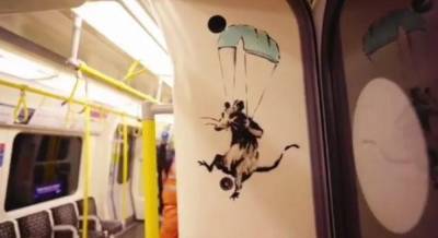 Уличный художник Бэнкси разрисовал вагон метро крысами с масками (фото, видео)