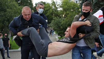 Полиция в Минске задержала около 80 участников стихийной акции солидарности