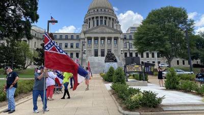 Трамп назвал демонстрацию флага конфедератов вопросом свободы слова