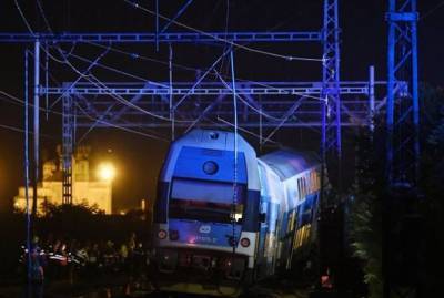Недалеко от Праги столкнулись два поезда, есть пострадавшие