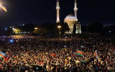 В Баку проходит акция в поддержку армии