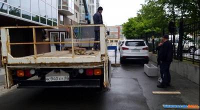Жильцы новостройки в Южно-Сахалинске: УК пытается при помощи вазонов продать места в подземном паркинге