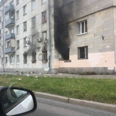 Петербуржцы сообщают о взрыве и пожаре в жилом доме