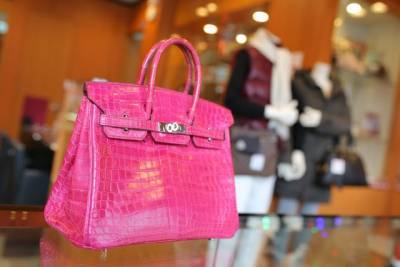 Цены на коллекционные модели сумок Hermès упали на 50% из-за пандемии