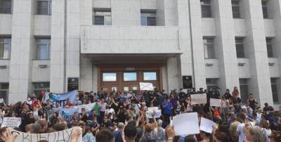 В Хабаровске проходит многотысячный митинг в поддержку арестованного Сергея Фургала