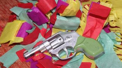 В Петербурге мужчина совершил налет на магазин с игрушечным пистолетом