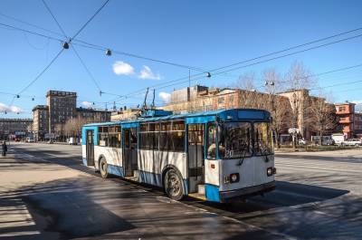 В Кировском и Калининском районах Петербурга на выходных изменятся маршруты автобусов и троллейбусов