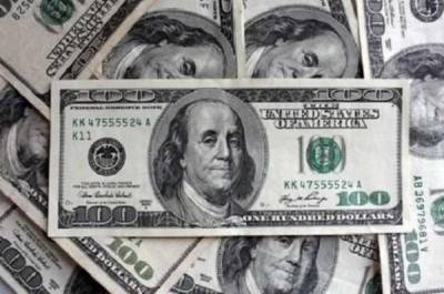 Доллар потерял одну копейку к открытию межбанка