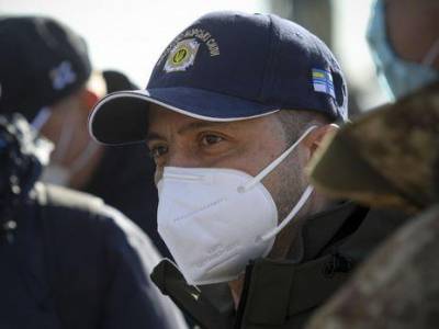 Зеленский отреагировал на убийство медика на Донбассе: "Украина должна жестко..."