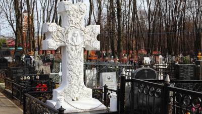 Мужчина разгромил 30 памятников на кладбище под Челябинском