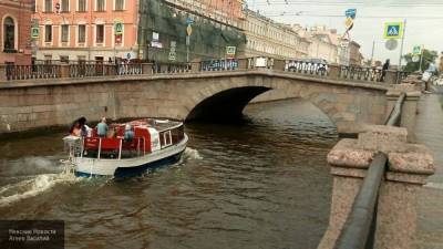 Пьяный водитель речного трамвая протаранил несколько судов в Петербурге