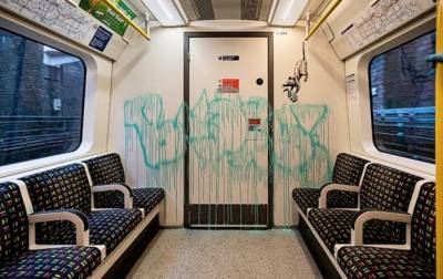 Бэнкси украсил вагоны лондонского метро граффити на тему коронавируса - Cursorinfo: главные новости Израиля