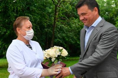 Воробье вручил награды медицинским работникам Чеховской больницы