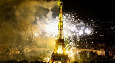 Франция завершила празднование Дня взятия Бастилии грандиозным 30-минутным фейерверком (фоторепортаж, видео)