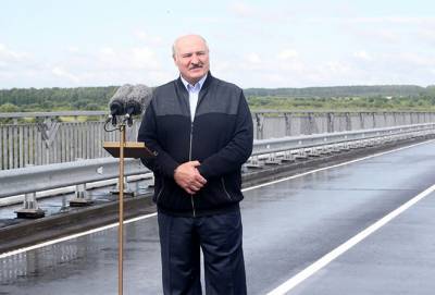 Лукашенко улетел в Витебскую область открывать мост