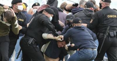 ФОТО: На акциях в поддержку Бабарико и Цепкало в Беларуси задержаны около 200 человек