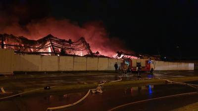 Крупный пожар на обувном складе в Долгопрудном попал на видео