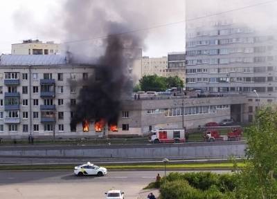 «Она сама открыла газ»: причиной взрыва и пожара в Петербурге стала попытка суицида