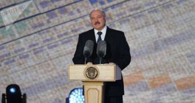 Лукашенко заявил, что никому Белоруссию не отдаст