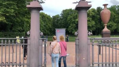 Видео: в Петербурге открылся для посетителей Летний сад - piter.tv - Санкт-Петербург