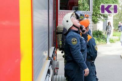В Сыктывкаре из-за поджога в многоквартирном доме жильцам пришлось эвакуироваться