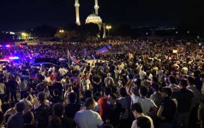 Митинг в поддержку армии в Баку завершился беспорядками