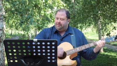 Дипломат посольства США в Украине Рэй Кастилло записал прощальную песню для украинцев