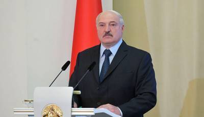 Лукашенко заявил, что никому не отдаст страну