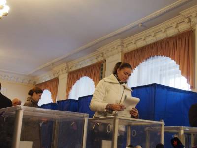 Опрос: Во второй тур выборов президента Украины вышли бы Зеленский и Бойко