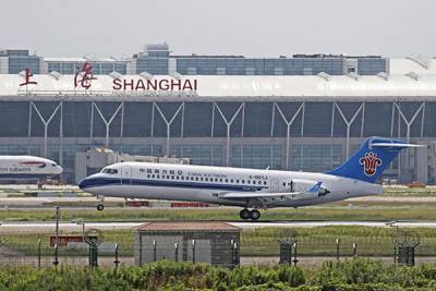 Крупнейшая авиакомпания КНР начала использовать отечественный самолет ARJ21
