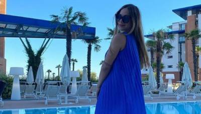 Жена звезды "Аталанты" Малиновского показала свою красоту на пляже: "Amore mio"