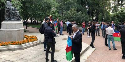 "Карабах - наш!": в Москве прошла несанкционированная акция азербайджанцев