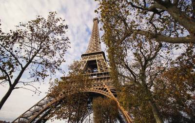 В Париже полностью открыли Эйфелеву башню