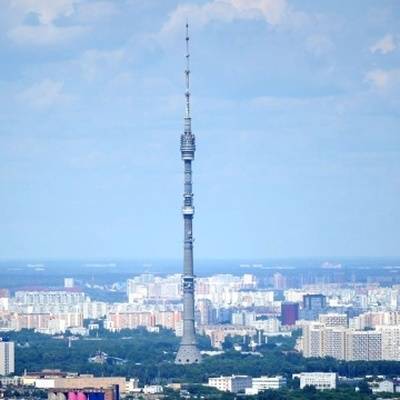Более 10 молний ударило в Останкинскую башню в Москве вечером 14 июля