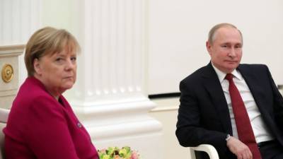 Путин и Меркель осудили заявления Украины о пересмотре "Минска"