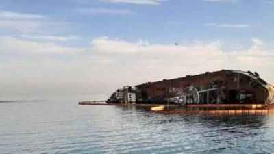Затонувший танкер Delfi: в Одессе произошел очередной утечка горючего с судна