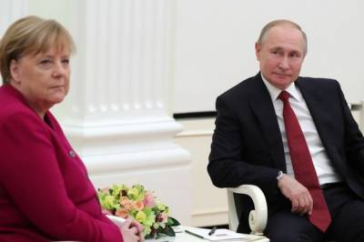 Путин и Меркель обсудили по телефону ситуацию на Донбассе