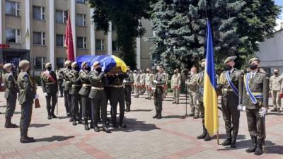 На Львовщине похоронили героя Украины Тараса Матвеева