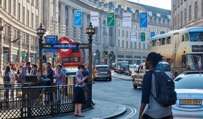 Власти Великобритании попросили туристов вернуться в Лондон, чтобы поддержать бизнес