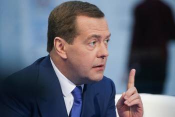 Медведев признал возможность второй и третьей волн коронавируса