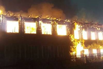 Школа сгорела в Волгоградской области из-за удара молнии