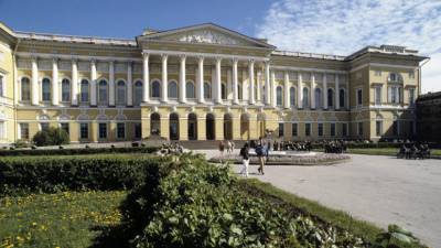 В Петербурге возобновили работу Эрмитаж и Русский музей