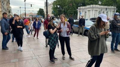 В центре Петербурга выстроилась полукилометровая очередь противников поправок
