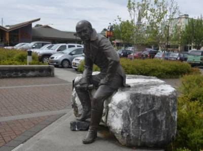 Мэр города Ситка на Аляске пообещал перенести памятник Баранову «в уважительной манере»