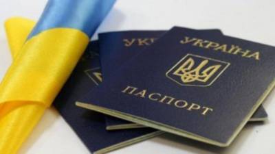 Россия ограничила возможности крымчан с паспортами Украины выезжать из оккупированного полуострова, - омбудсмен