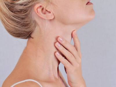 Врачи назвали признаки проблем с щитовидной железой, на которые не обращают внимания
