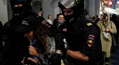 В России начались массовые задержания противников "обнуления" Путина (фото)